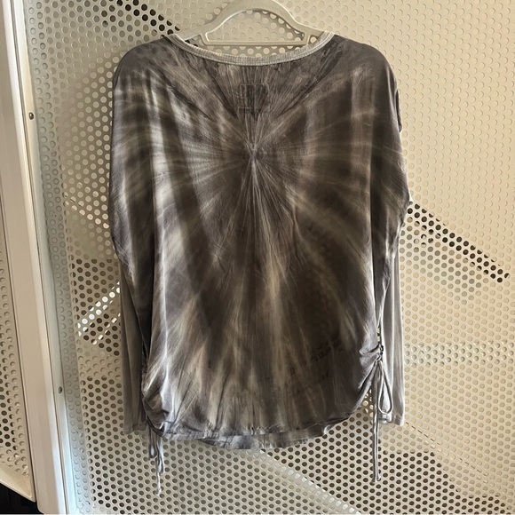 Chaser Scoop Neck Long Sleeve Tie Dye Oversized Top Size Medium Grey and White - Picture 2 of 10